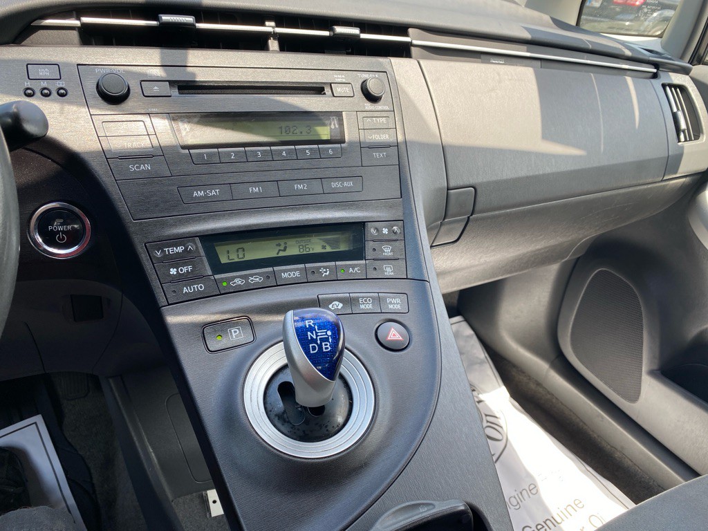 2012 Toyota Prius Image 11