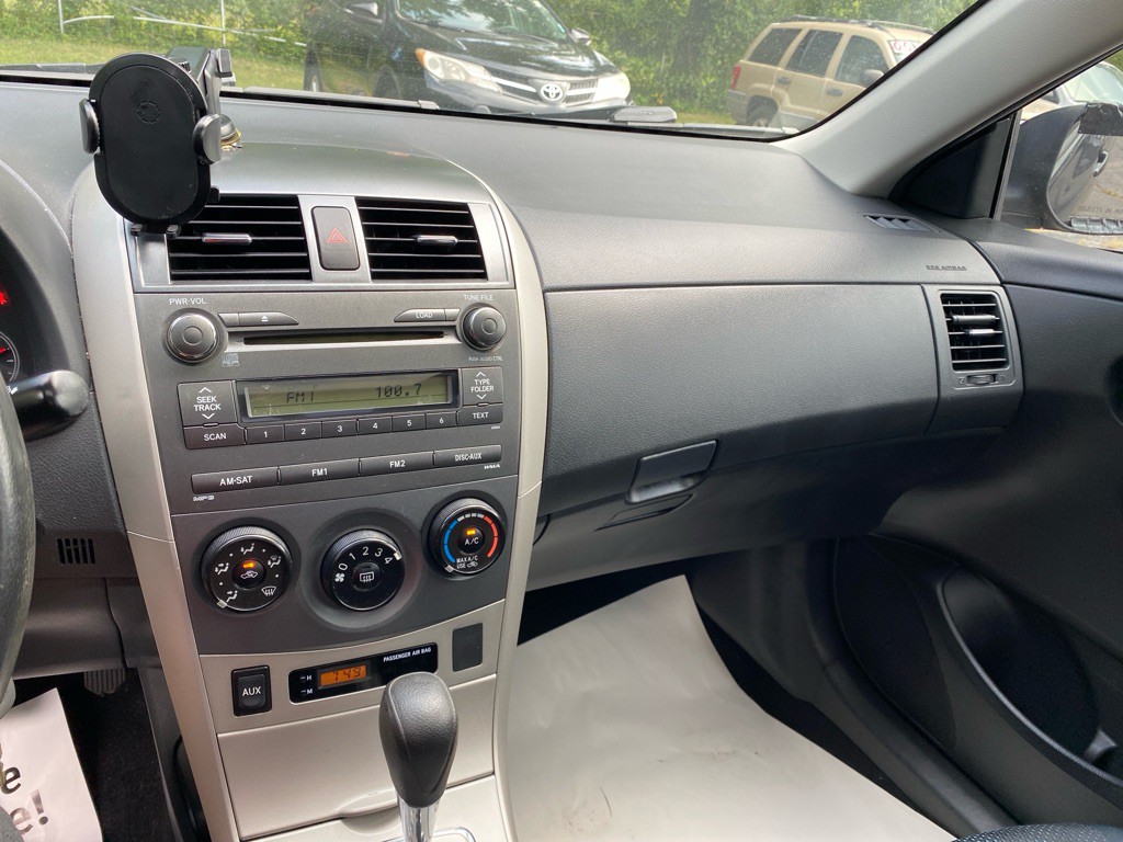 2010 Toyota Corolla Image 12