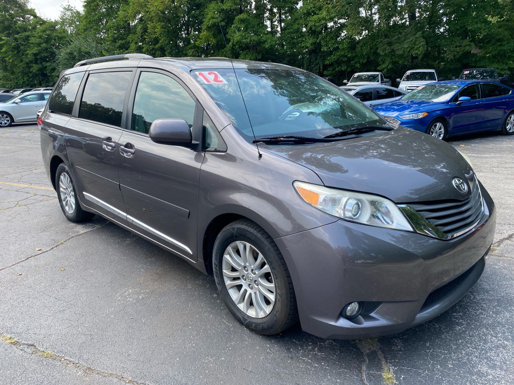 2012 Toyota Sienna Image 5