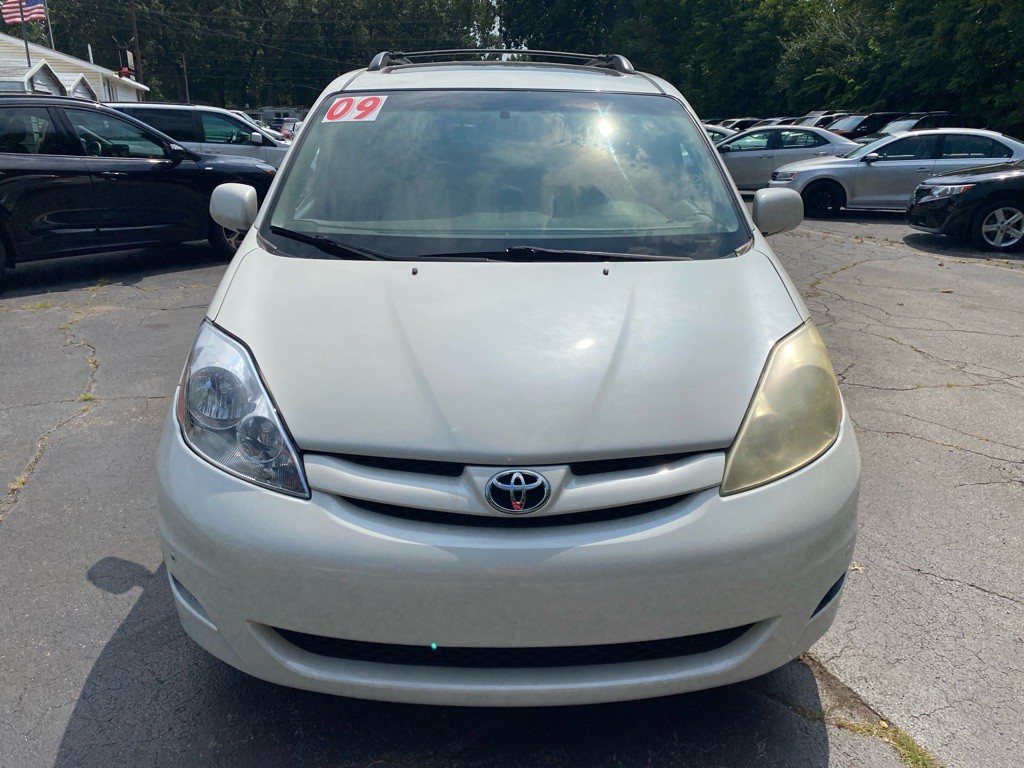 2009 Toyota Sienna Image 6