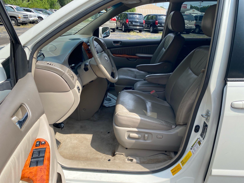 2009 Toyota Sienna Image 8