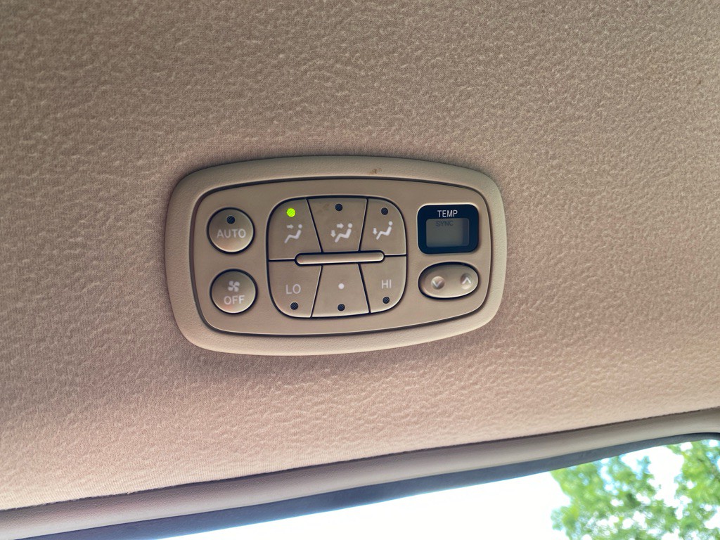2009 Toyota Sienna Image 12