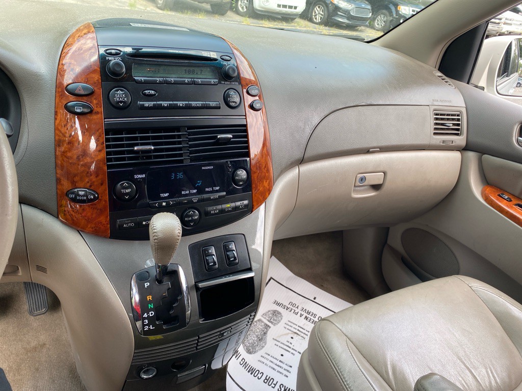 2009 Toyota Sienna Image 14