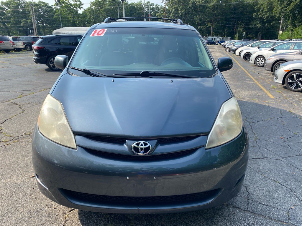 2010 Toyota Sienna Image 6