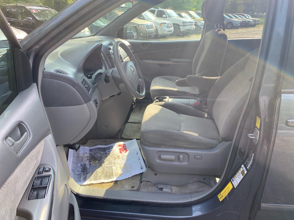 2010 Toyota Sienna Image 8