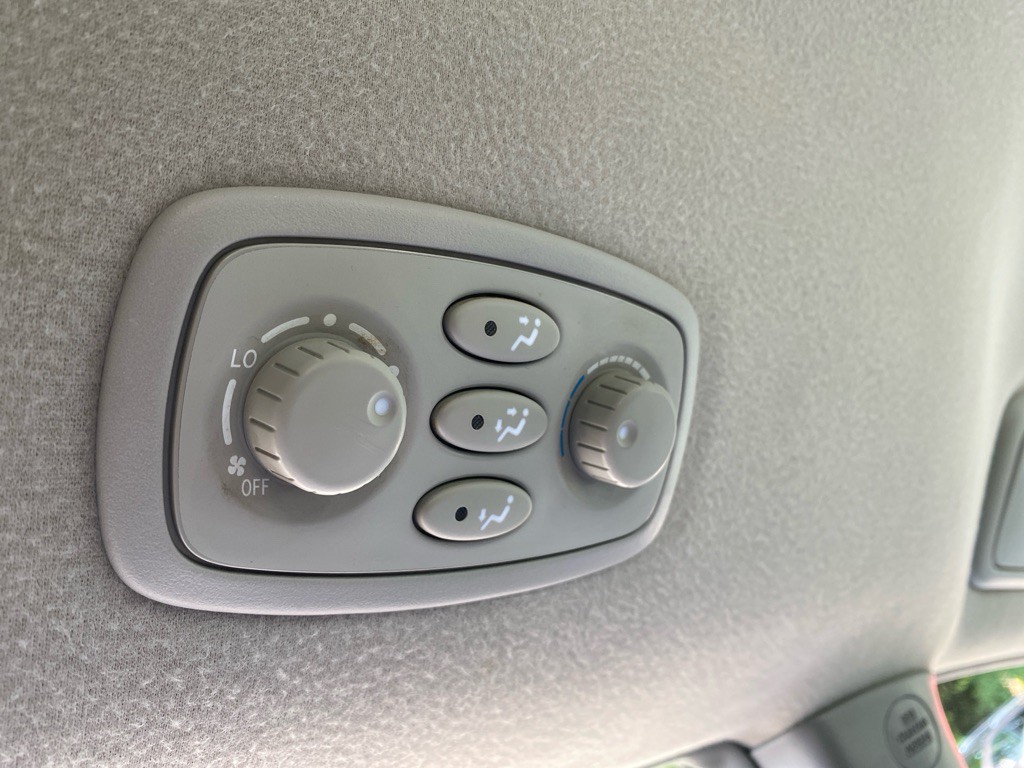 2010 Toyota Sienna Image 11