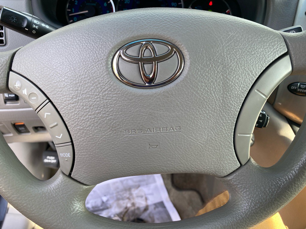 2010 Toyota Sienna Image 13