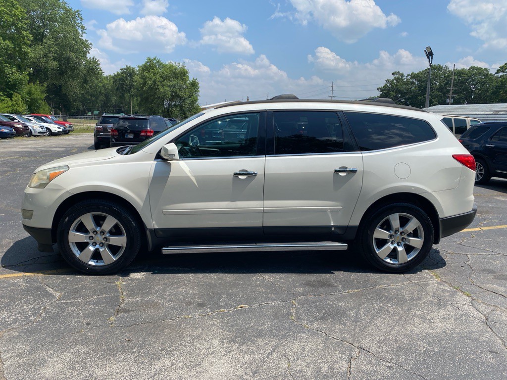 2012 Chevrolet Traverse Image 2