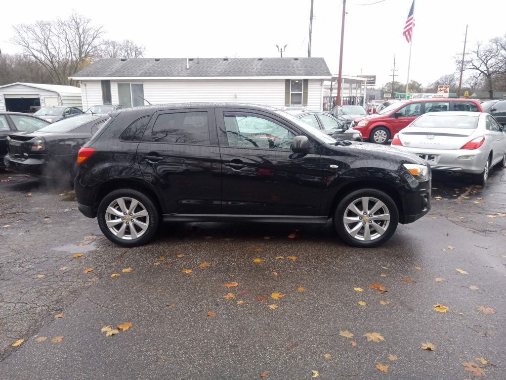 2014 Mitsubishi Outlander Image 11