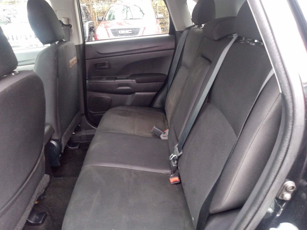 2014 Mitsubishi Outlander Image 16