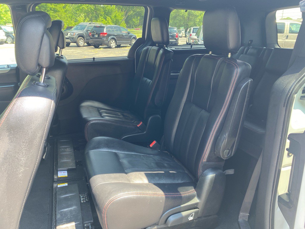2017 Dodge Grand Caravan Image 9
