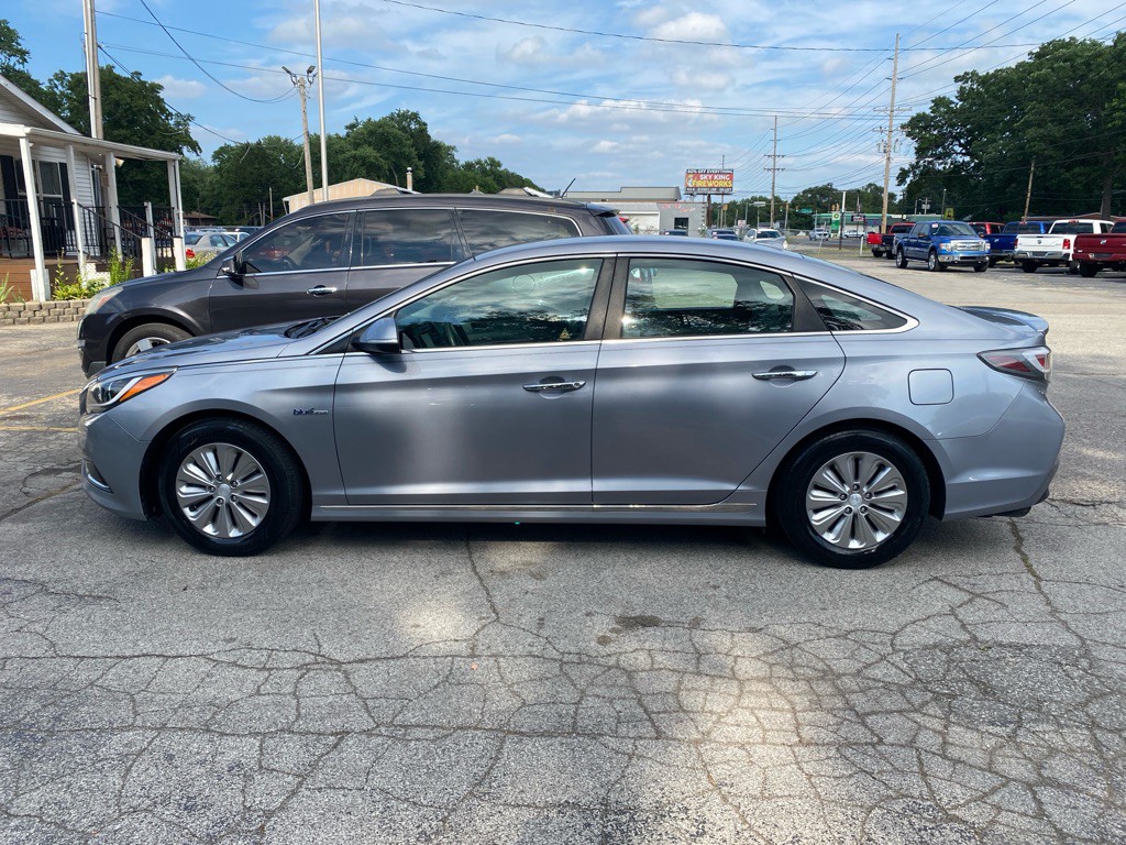 2017 Hyundai Sonata Image 2