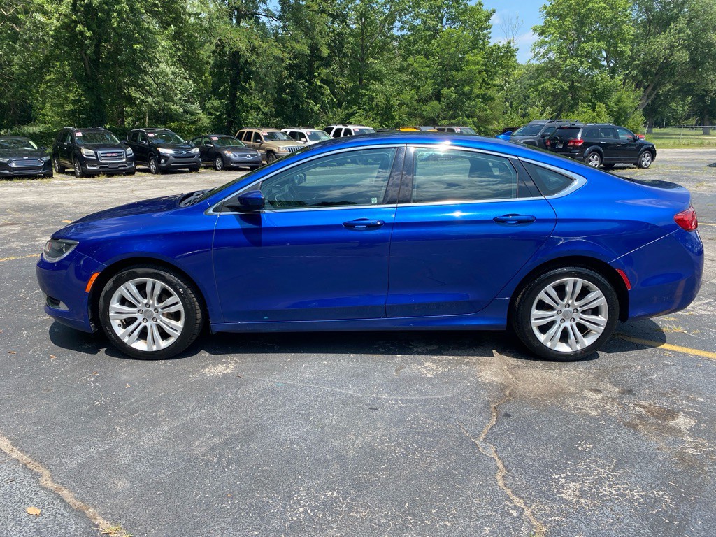 2015 Chrysler 200 Image 2