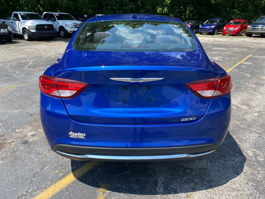 2015 Chrysler 200 Image 3