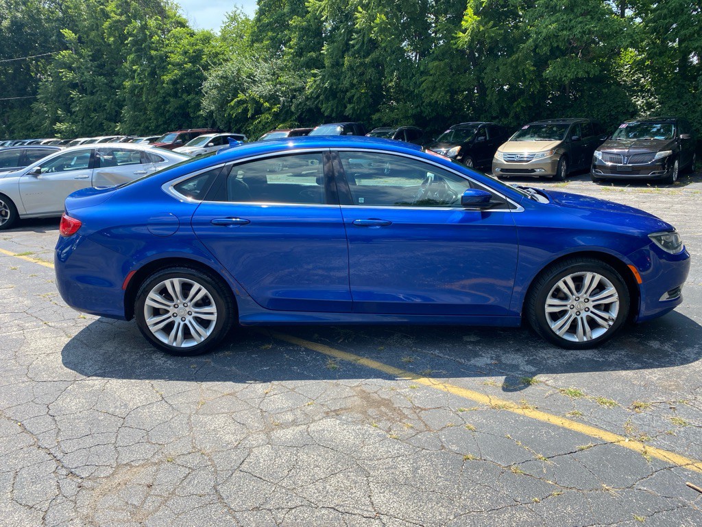 2015 Chrysler 200 Image 4