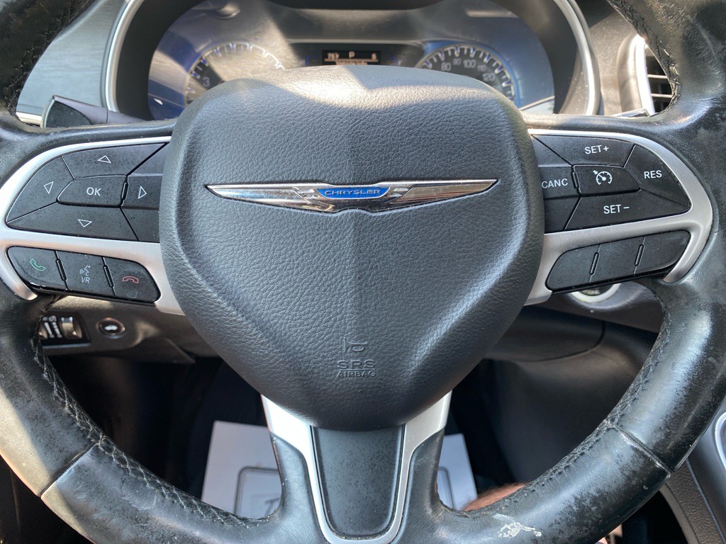 2015 Chrysler 200 Image 12