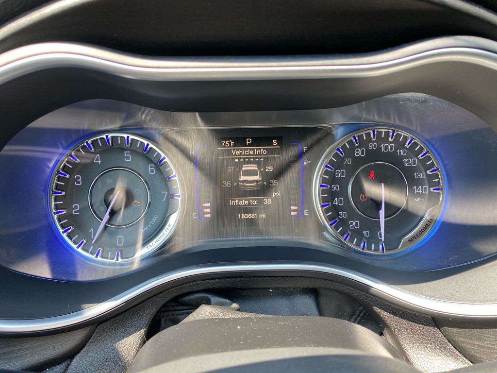 2015 Chrysler 200 Image 13