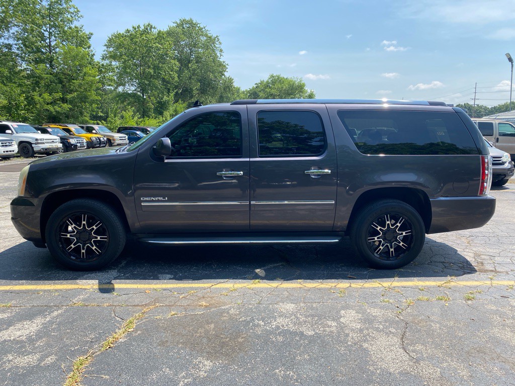 2011 GMC Yukon Image 2
