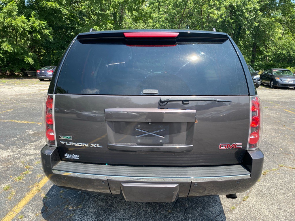 2011 GMC Yukon Image 3