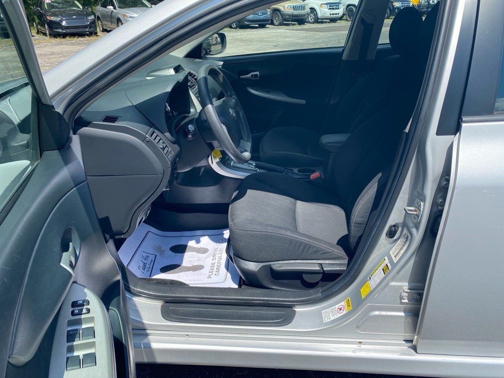 2012 Toyota Corolla Image 8