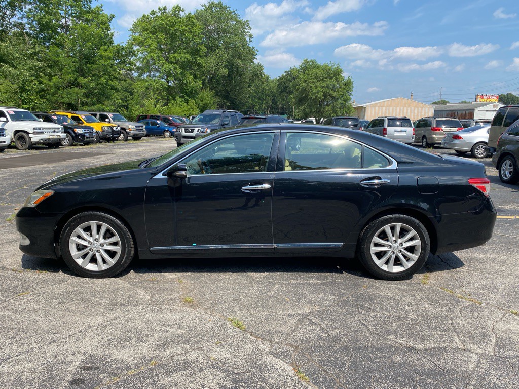 2011 Lexus ES Image 2