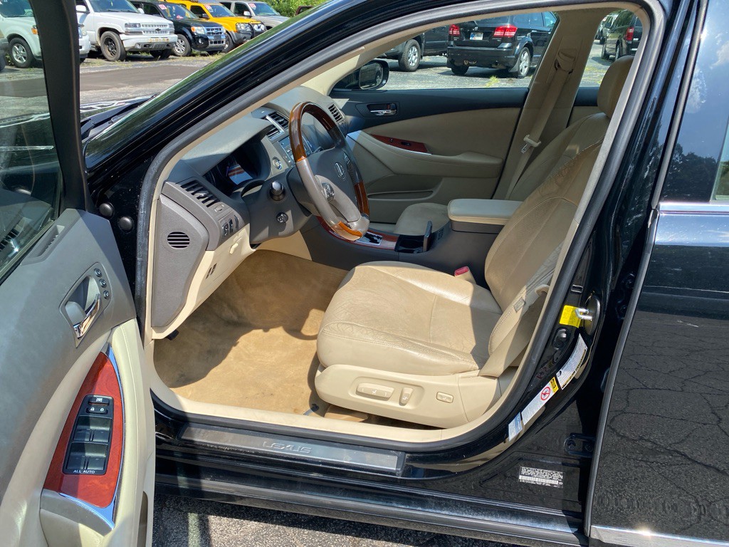 2011 Lexus ES Image 8
