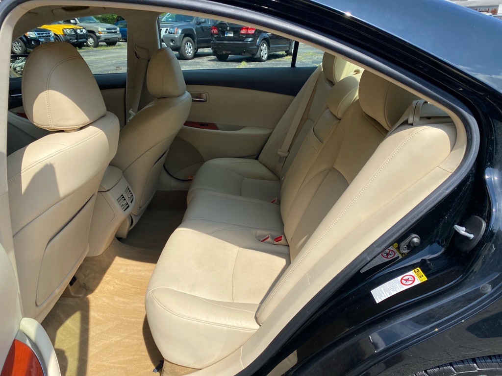 2011 Lexus ES Image 9