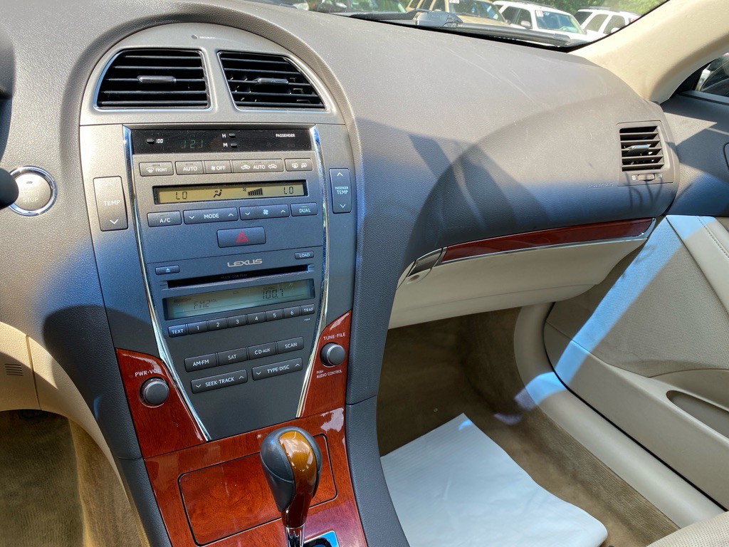 2011 Lexus ES Image 11