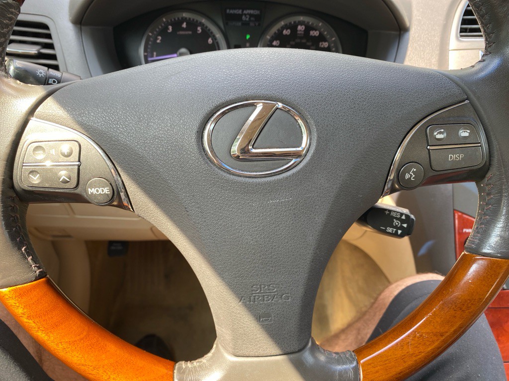 2011 Lexus ES Image 12