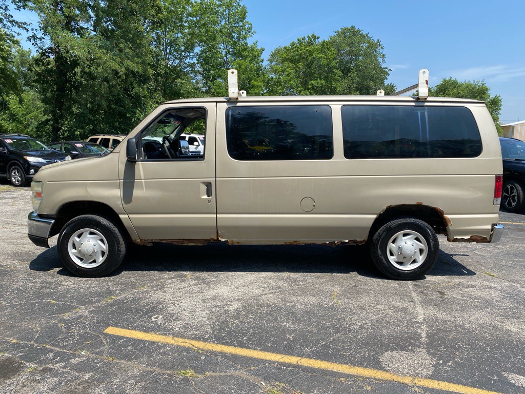 2008 Ford Econoline Image 2