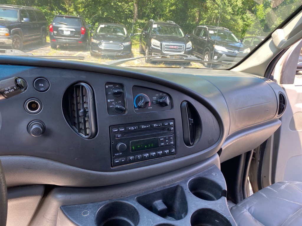2008 Ford Econoline Image 10