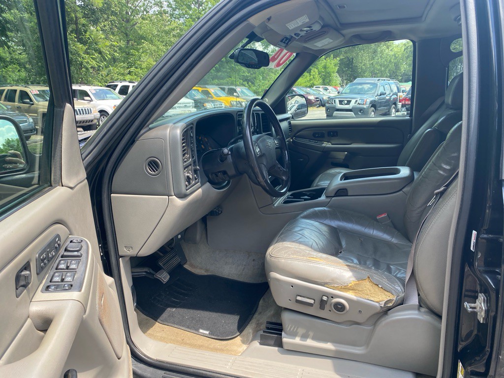 2004 Chevrolet Tahoe Image 8