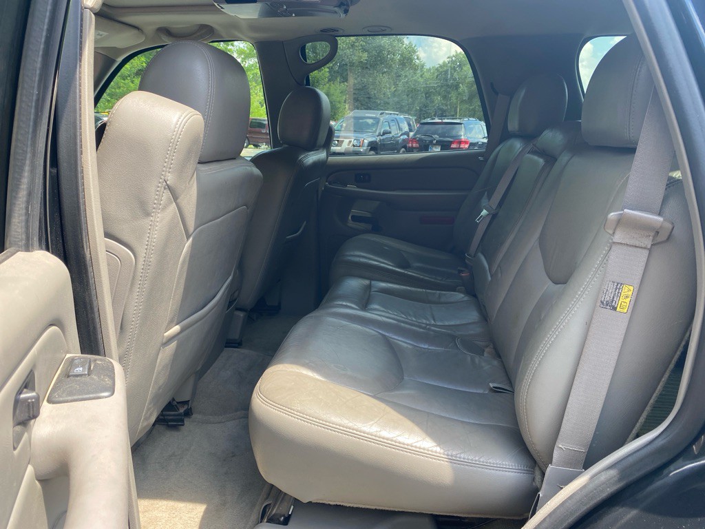 2004 Chevrolet Tahoe Image 9