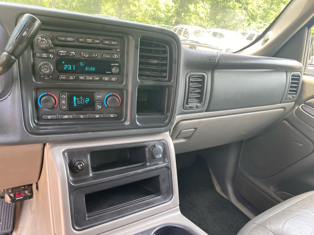 2004 Chevrolet Tahoe Image 13