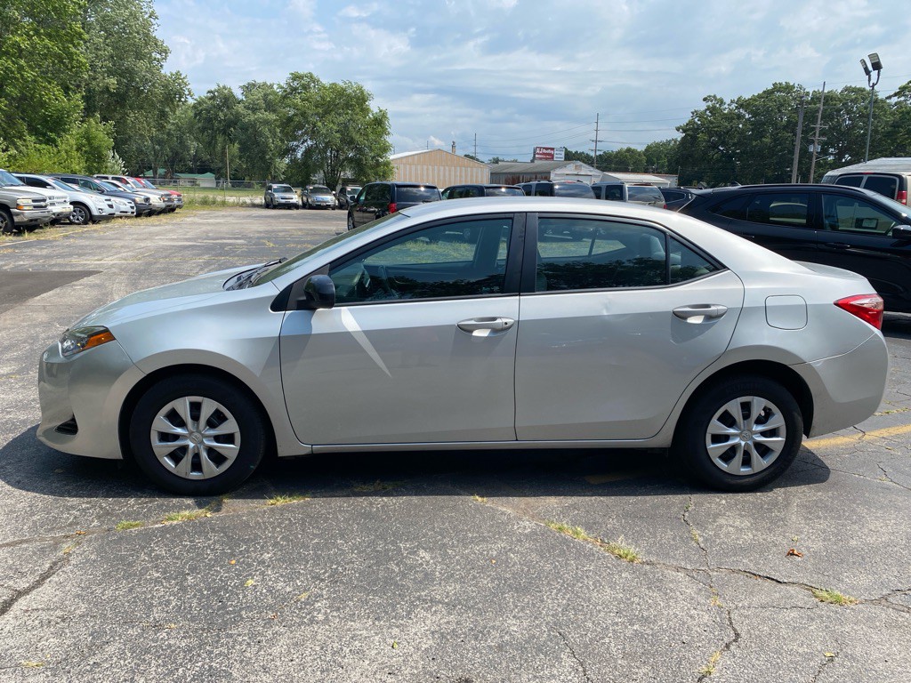 2017 Toyota Corolla Image 2