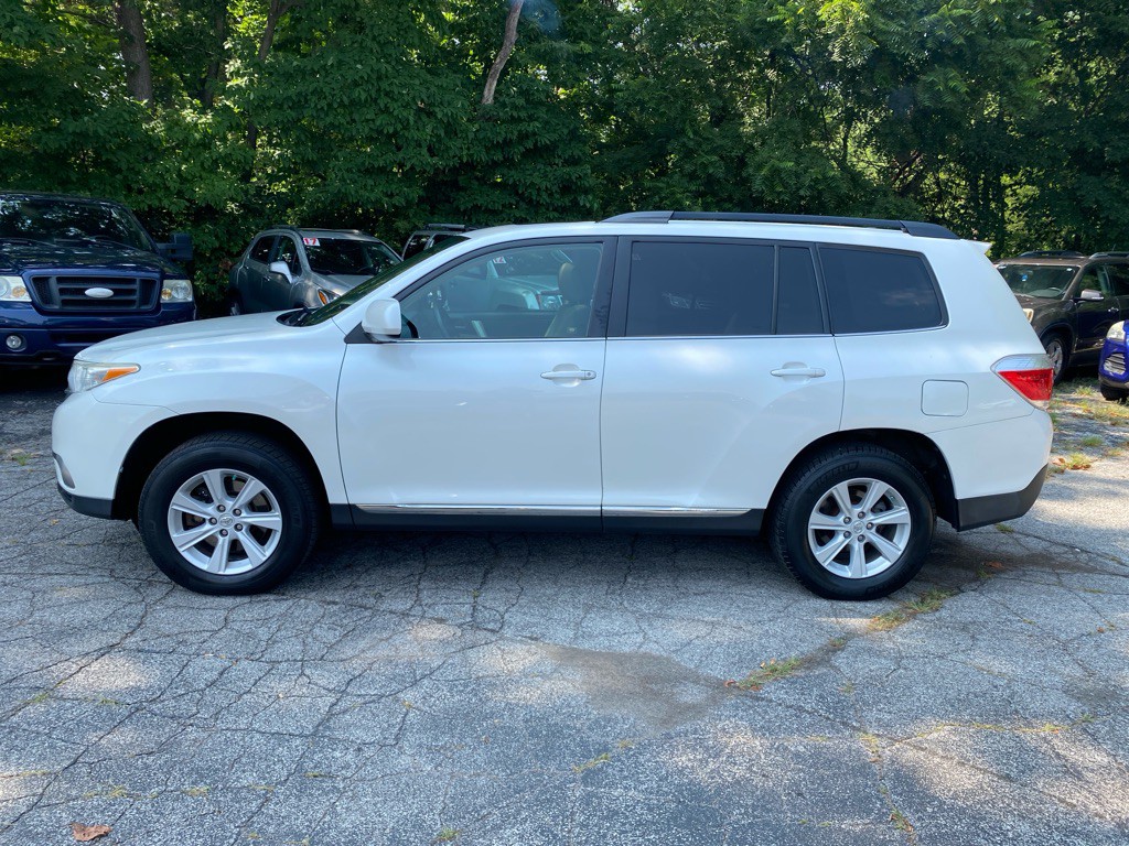 2011 Toyota Highlander Image 2