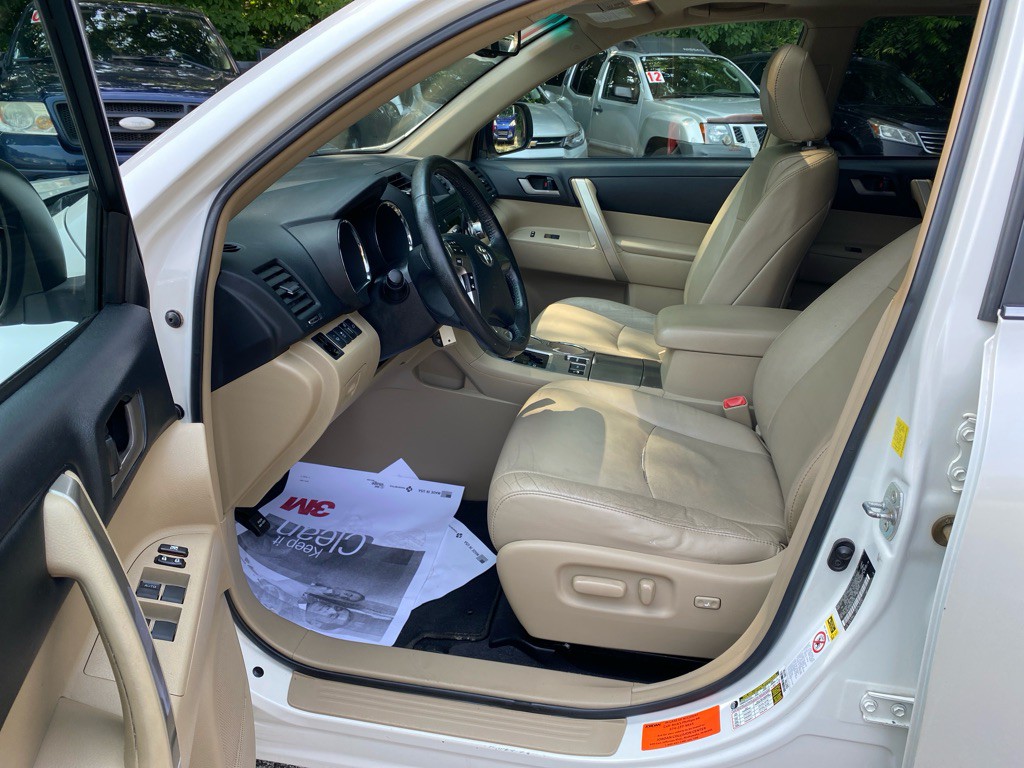 2011 Toyota Highlander Image 8