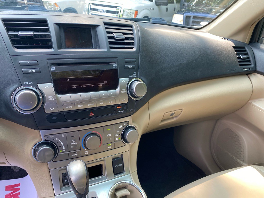 2011 Toyota Highlander Image 14