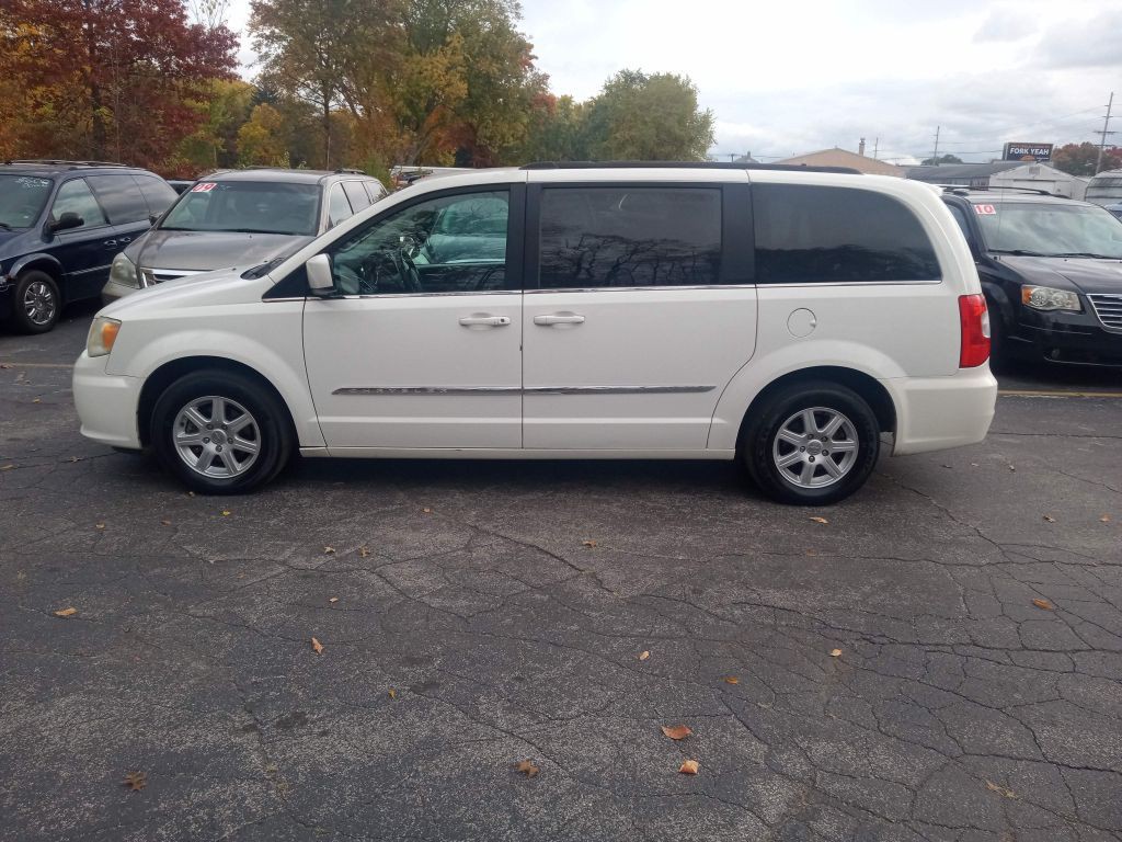 2012 Chrysler Town & Country Image 19