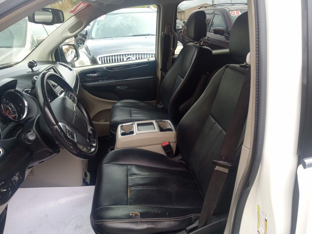 2012 Chrysler Town & Country Image 20