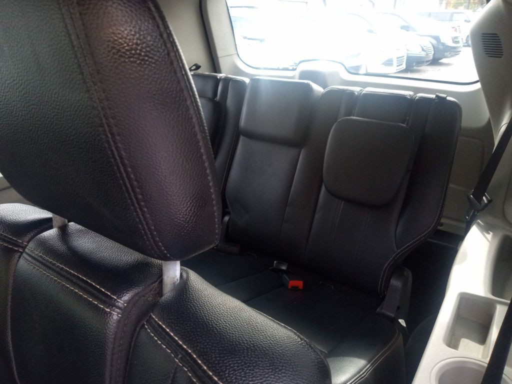 2012 Chrysler Town & Country Image 22