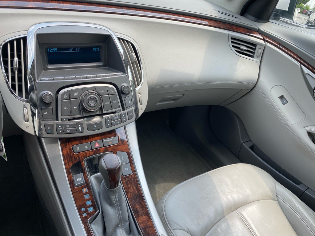 2011 Buick Lacrosse Image 11