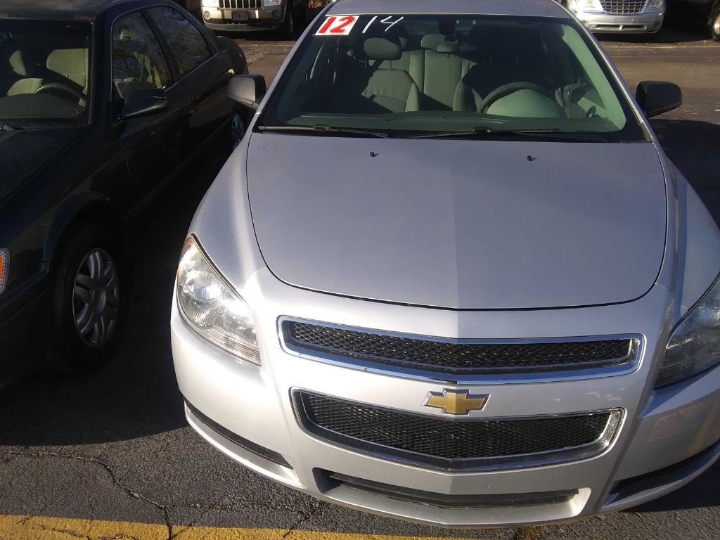 2012 Chevrolet Malibu Image 2
