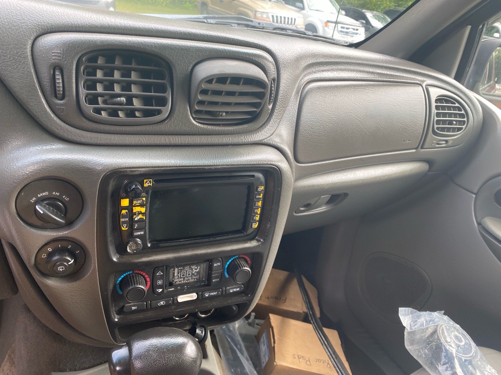2004 Chevrolet Trailblazer Image 12