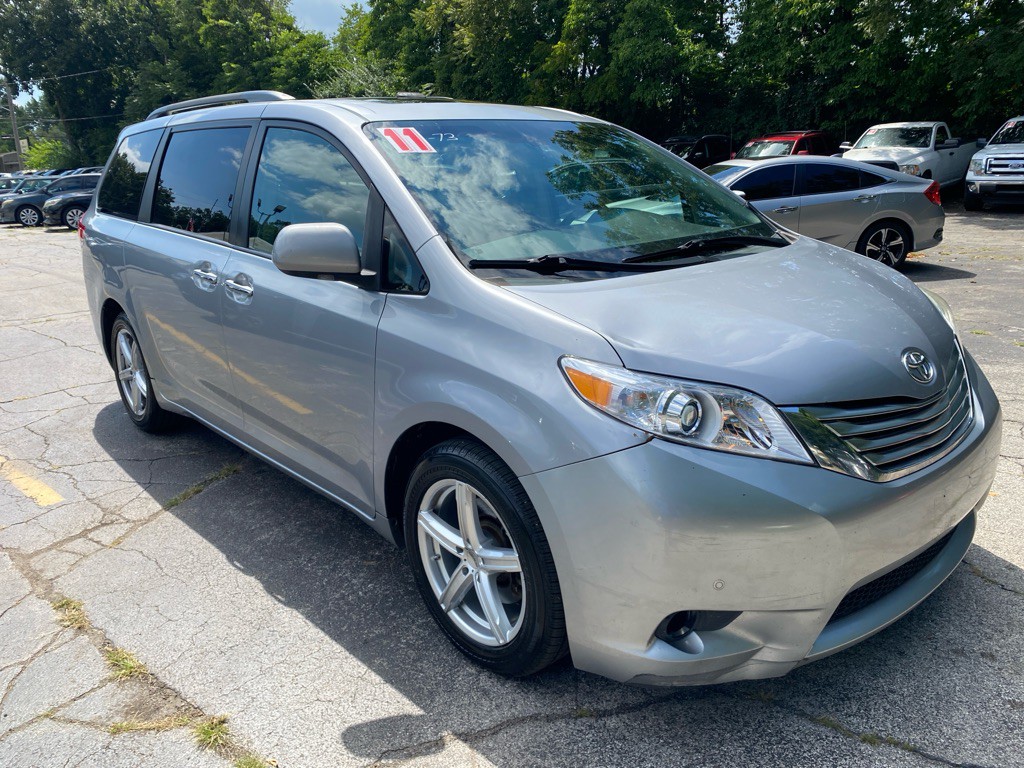 2011 Toyota Sienna Image 5