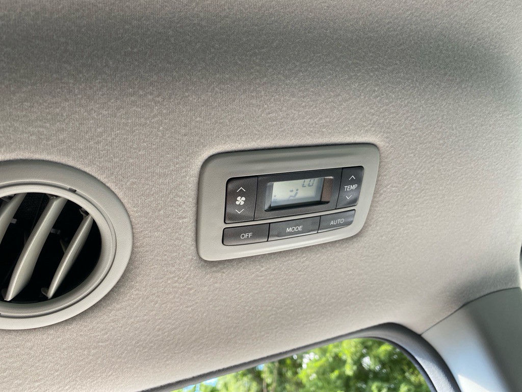 2011 Toyota Sienna Image 13