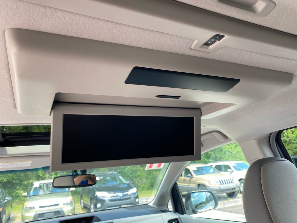 2011 Toyota Sienna Image 14