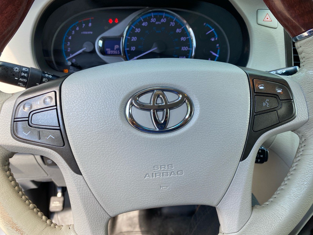 2011 Toyota Sienna Image 16