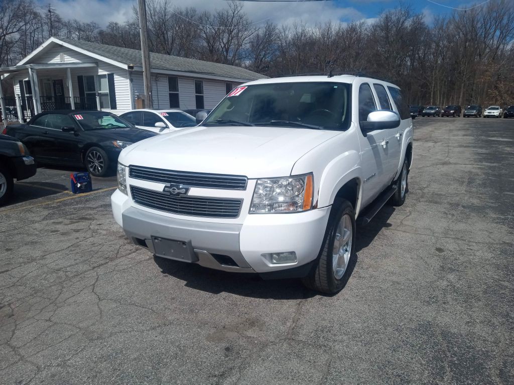 2007 Chevrolet Suburban Image 2