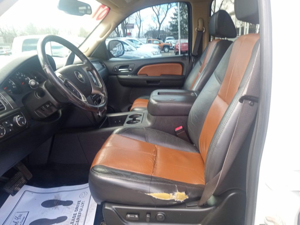 2007 Chevrolet Suburban Image 3